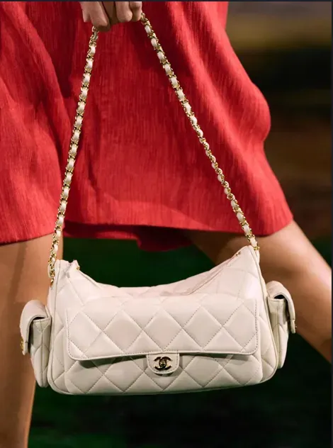 CHANEL 2027春夏系列 Look 67 手袋細節。