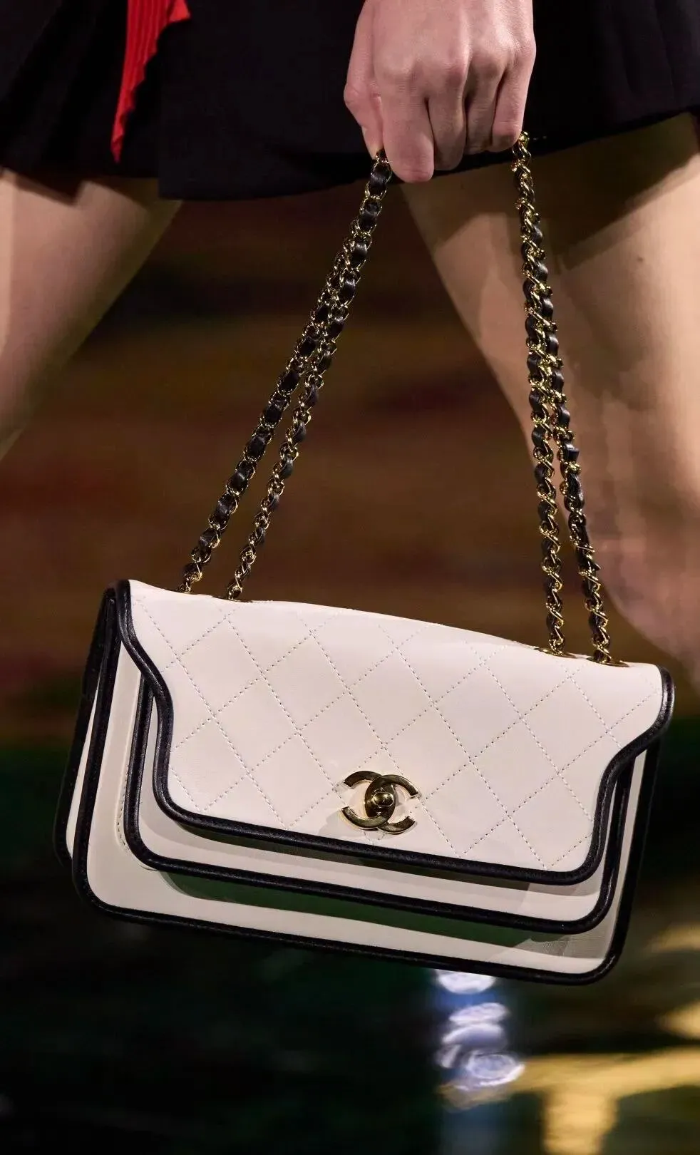 CHANEL 2027春夏系列 Look 68 手袋細節。
