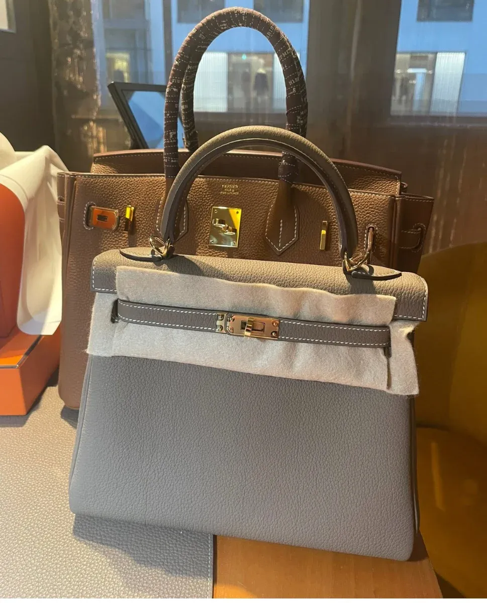 比較香港同日本 Hermès 手袋售價時,應先核對同一款式、尺寸、皮革及顏色,避免將唔同規格嘅手袋直接比較。