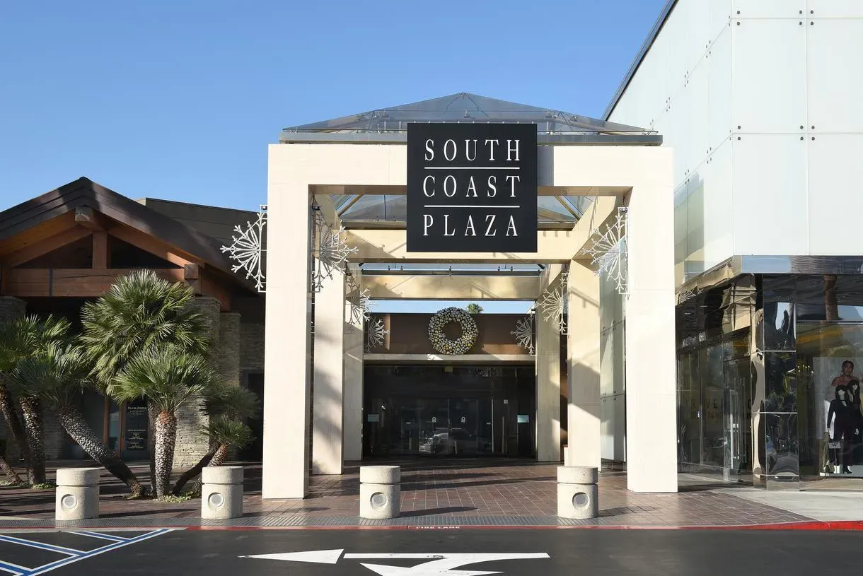 美國加州 Costa Mesa South Coast Plaza 商場外觀,展示商場位置及購物環境。