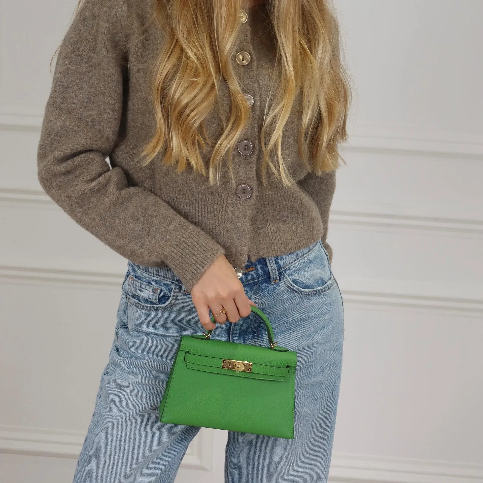 Mini Kelly II 因尺寸細小、供應相對有限,加上近年細袋熱潮,成為 Hermès 二手市場中備受關注嘅款式。