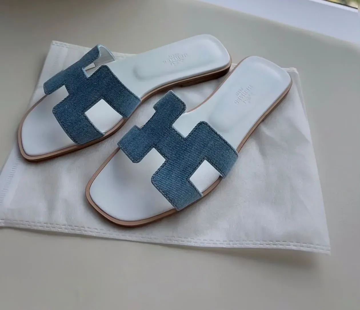 網民分享&nbsp;Hermès&nbsp;廣州&nbsp;Private Sale&nbsp;購物情況，其他女裝鞋履亦有五折個案。