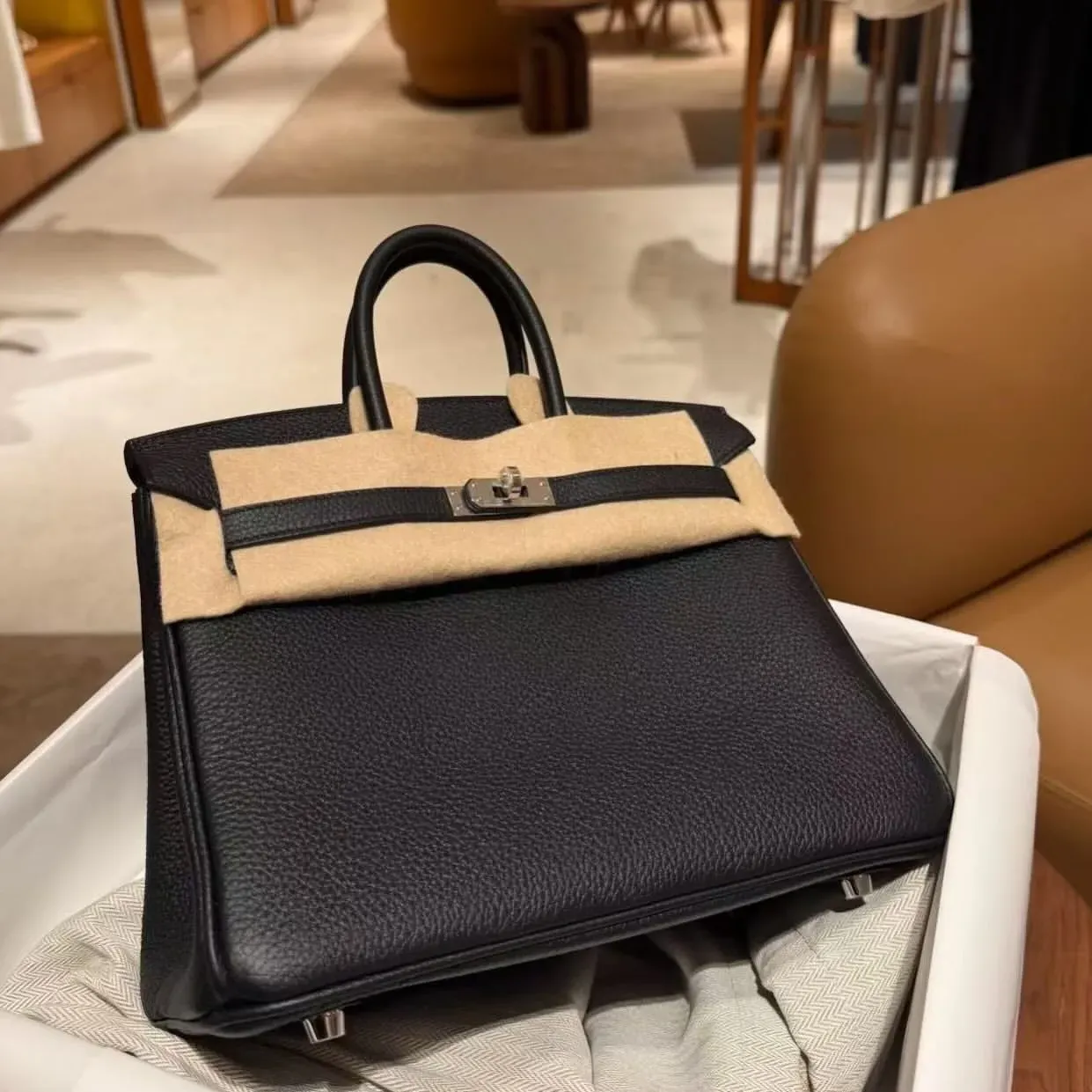 黑色Birkin配不同尺寸及五金組合,一直係Hermès市場上需求較高嘅款式之一。不同尺寸、皮革及五金搭配,亦會影響收藏家對手袋嘅偏好及市場價值。