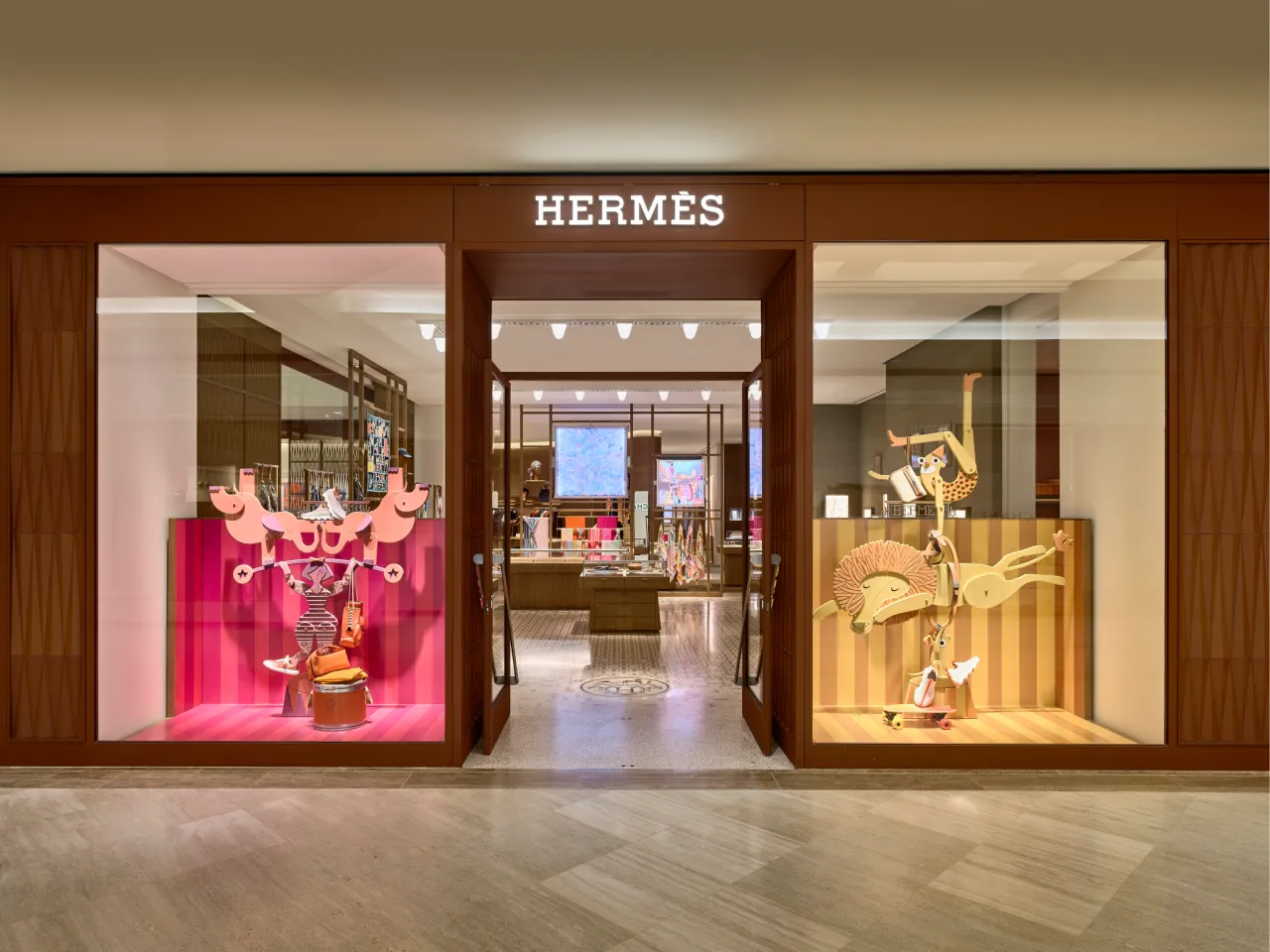 Hermès 專門店外觀,配合文章介紹高端購物區及品牌零售環境。