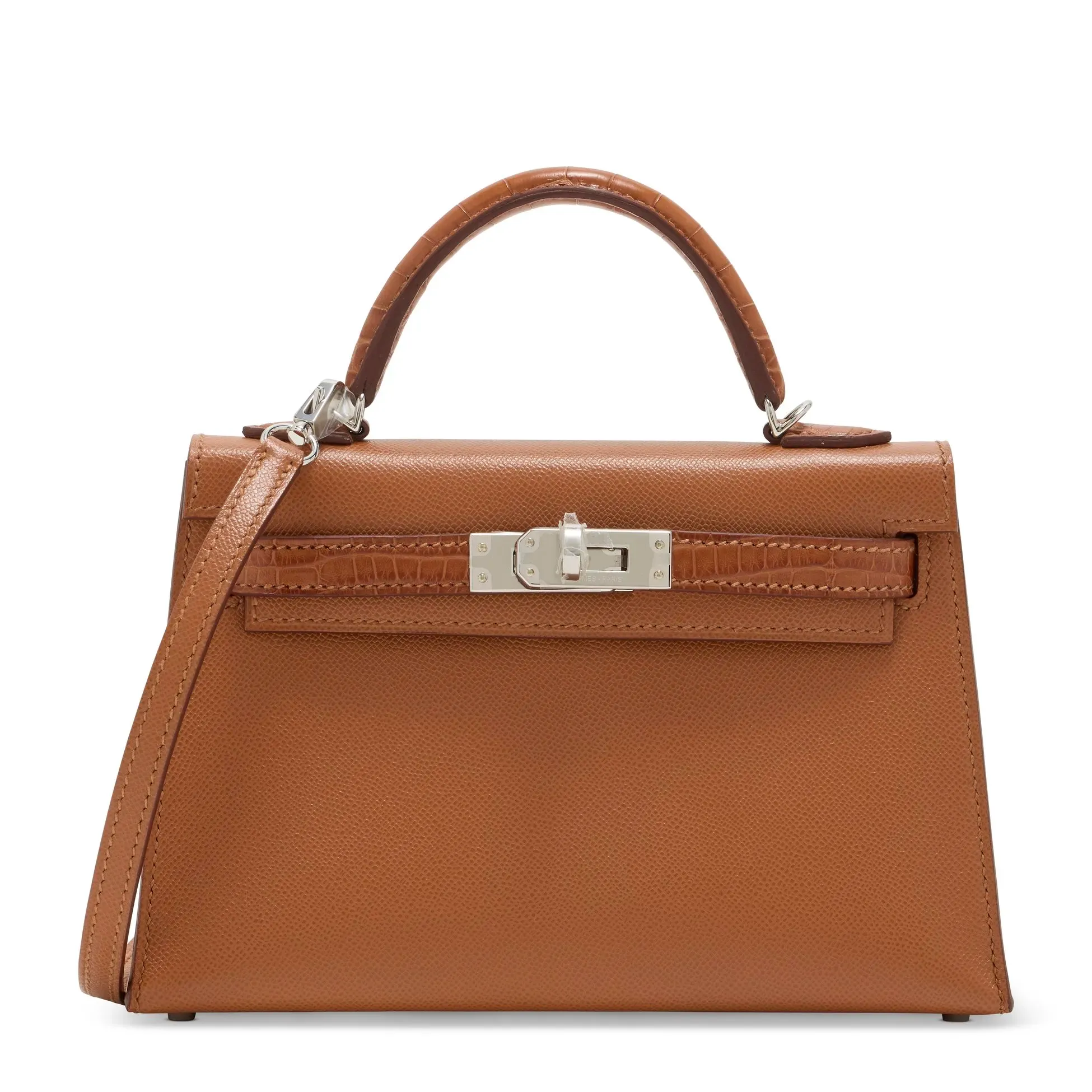 Hermès Mini Kelly 20 II,採用金棕色 Madame 皮革配搭霧面短吻鱷皮元素,參考尺寸約長 20 cm、高 14 cm、深 6 cm。