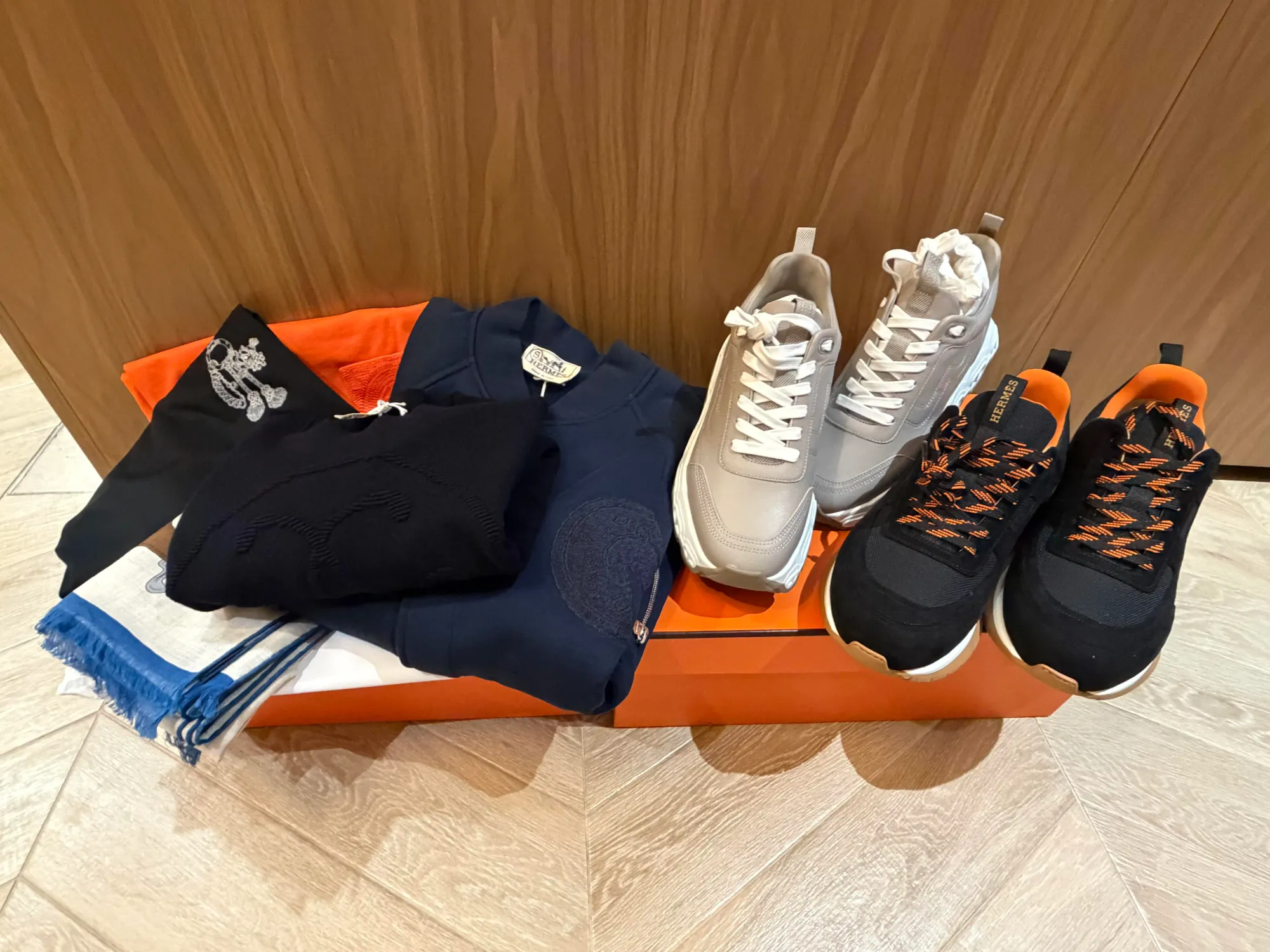 網民分享&nbsp;Hermès Private Sale&nbsp;香港場購物成果，今屆男裝成主流供應類別，相反女裝絲巾、Twilly&nbsp;及皮帶並非主要供應類別。