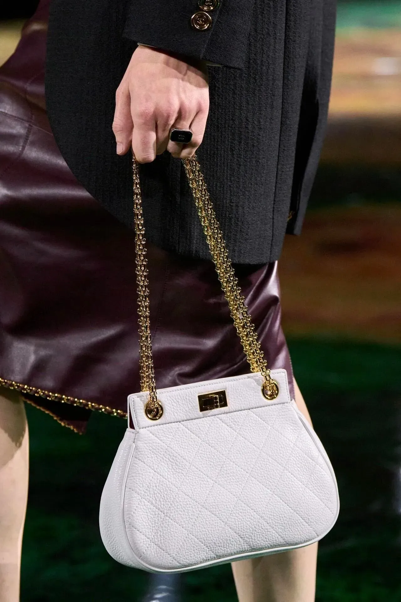 CHANEL 2027春夏系列 Look 28 手袋細節。
