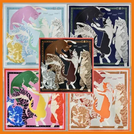 《Chat Chat Chat》5款核心配色並列比較,由高彩度粉紅、綠及多彩組合,到天藍、紫藤、綠,以及海軍藍、黑、灰等深色方向,同一圖案呈現出不同視覺風格。