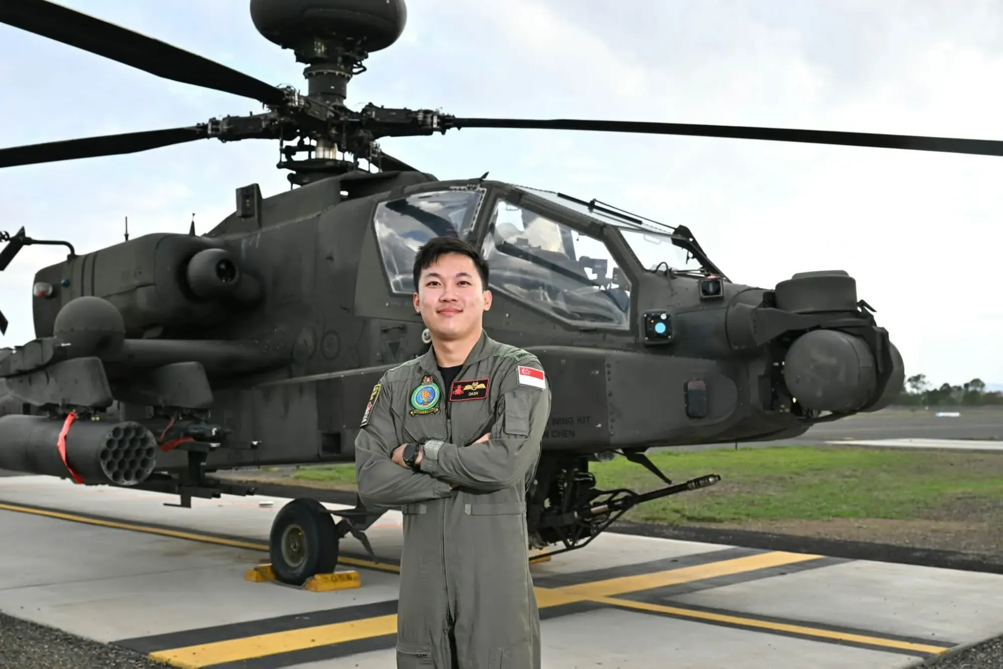 AH-64D 飛行員 Tan Yao Bin 提到，以前依賴語音通訊係一個好大嘅痛點，因為經度同緯度嘅數字好長，喺通訊品質唔好嘅情況下，飛行員好容易讀錯資訊，導致要同地面人員來回確認，浪費時間。