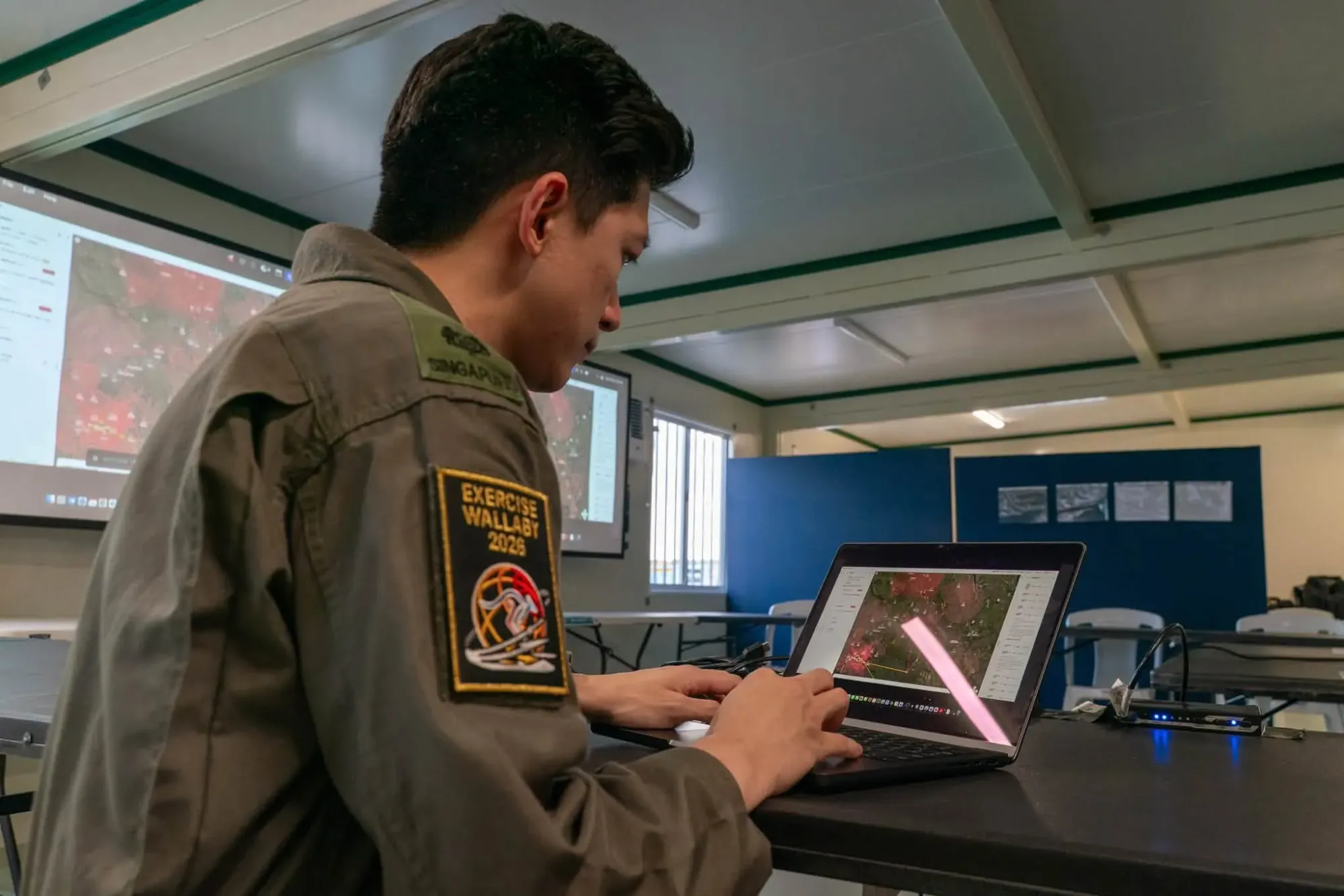 Heli DSS 項目負責人 Lieutenant-Colonel Cai Weijun 補充，雖然系統會建議路線，但最終嘅任務計劃仍然需要由人類審批。