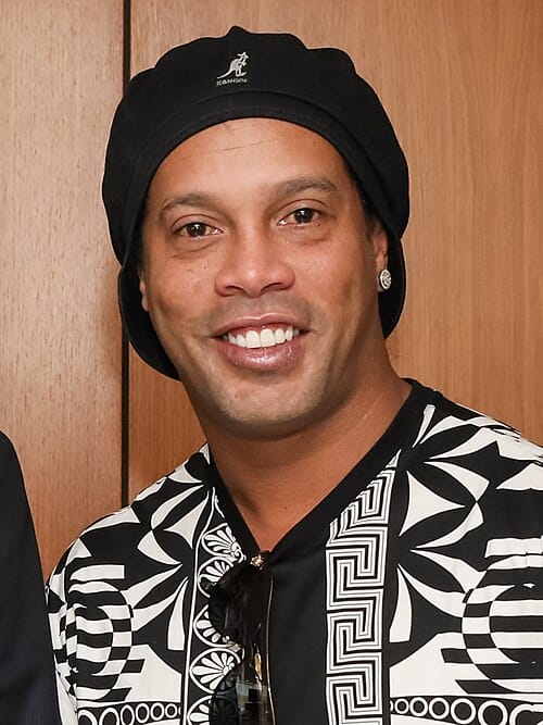 巴西球星 Ronaldinho 驚喜回歸,將於下月出戰