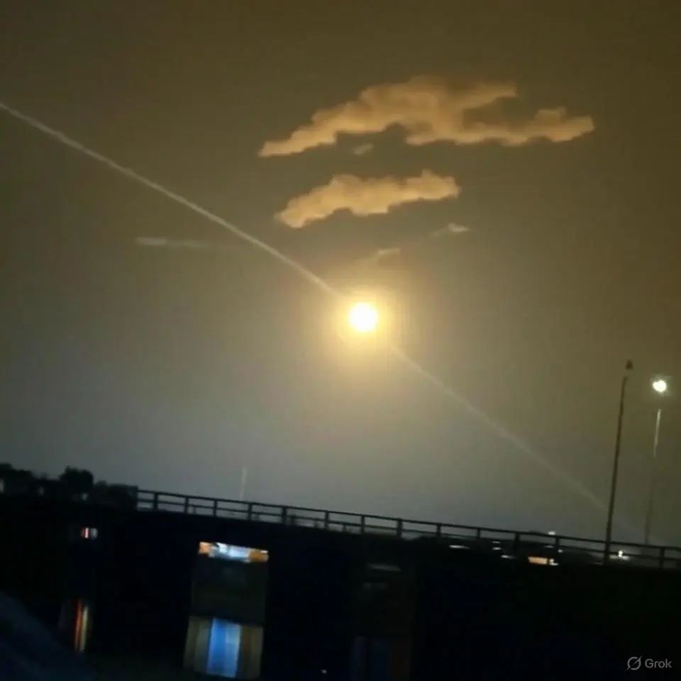 UFO|網民熱議山東飛行物墜落事件(附:原裝影片) 🛸夜空爆炸 疑UFO相撞？