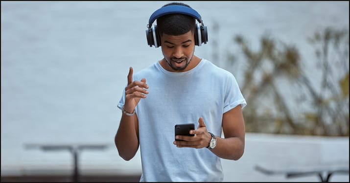 is he listening to music on soundcloud or spotify?