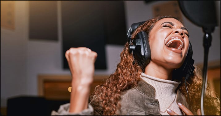 Woman singing and trying to break through in the music industry
