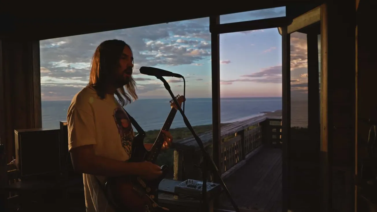 Tour Without a Booking Agent