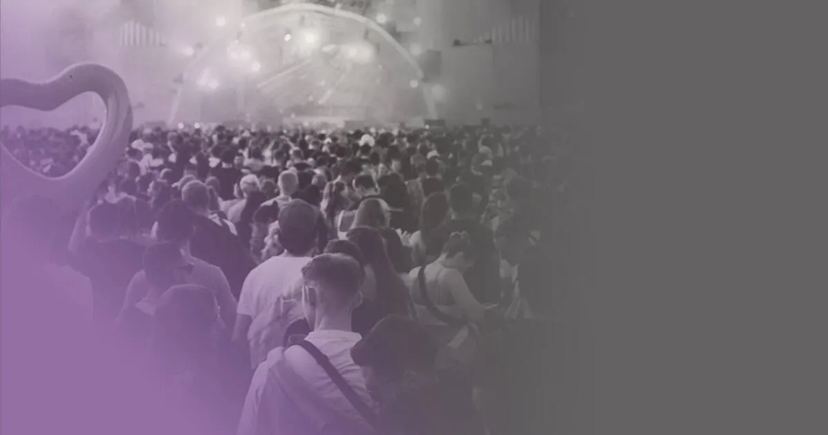 slow fade gradient of music festival into bleak grayness.