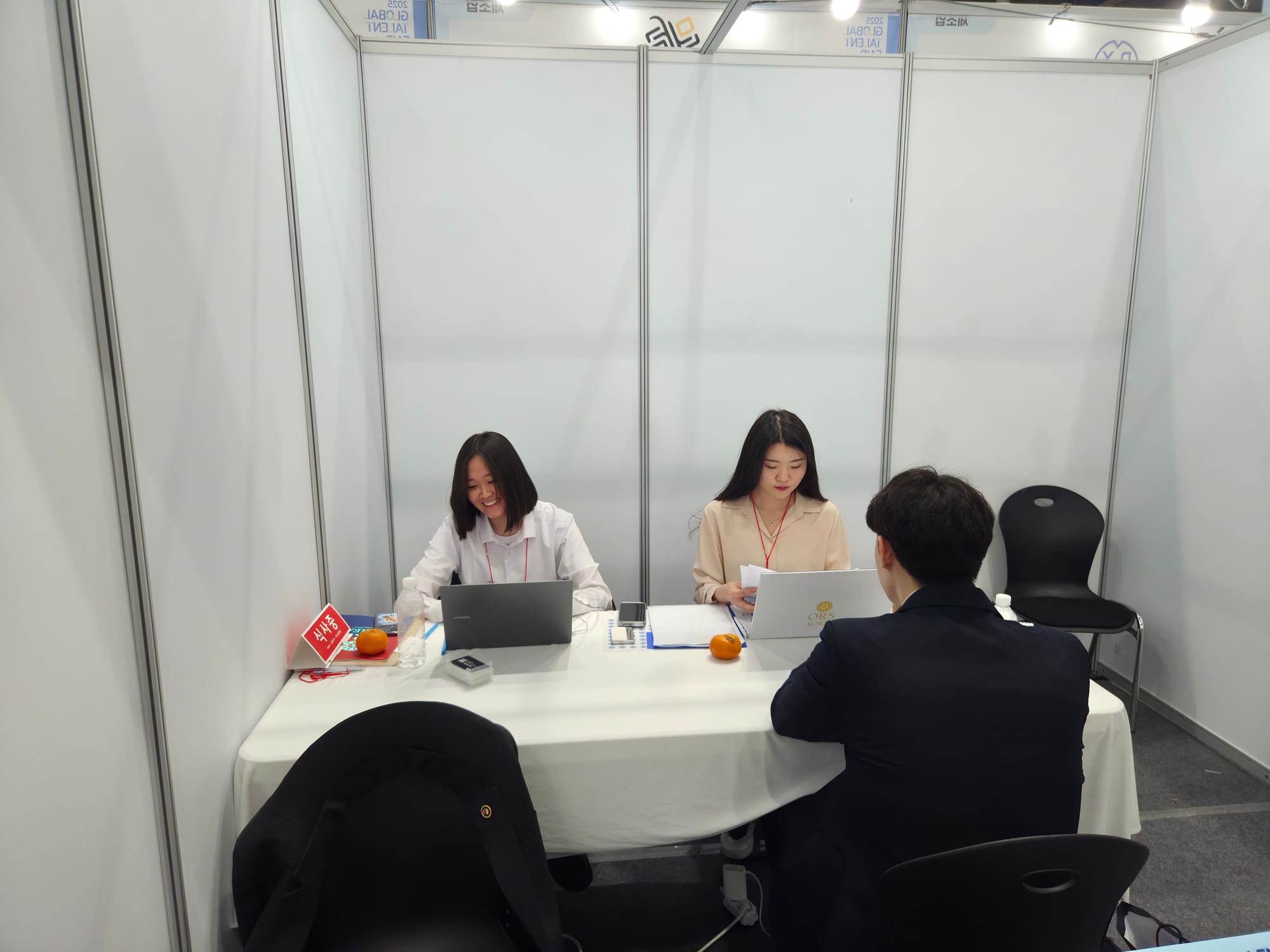 Interviewee at ORSKOREA booth 오알에스코리아 부스 인터뷰 대상자 ⓒ ORSKOREA 오알에스코리아