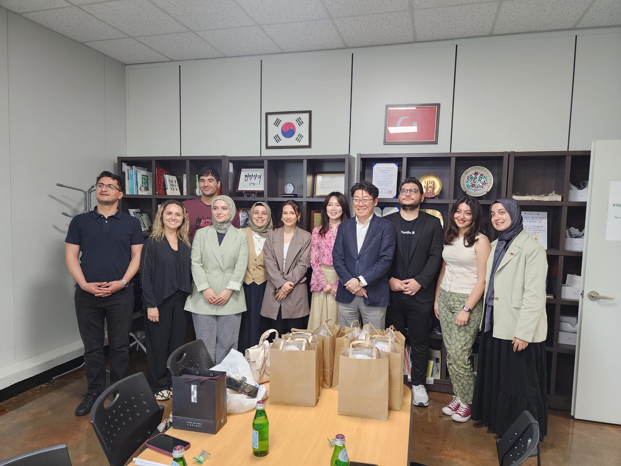 Our Managing Director And Vice Managing Director With The Delegation  사장님과 부사장님과 함께하는 대표단 ⓒ ORSKOREA 오알에스코리아