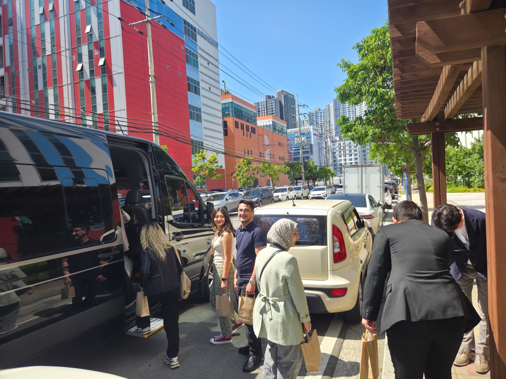 Delegation After Visiting Our Factory, 당사 공장 방문을 마친 대표단 ⓒ ORSKOREA 오알에스코리아