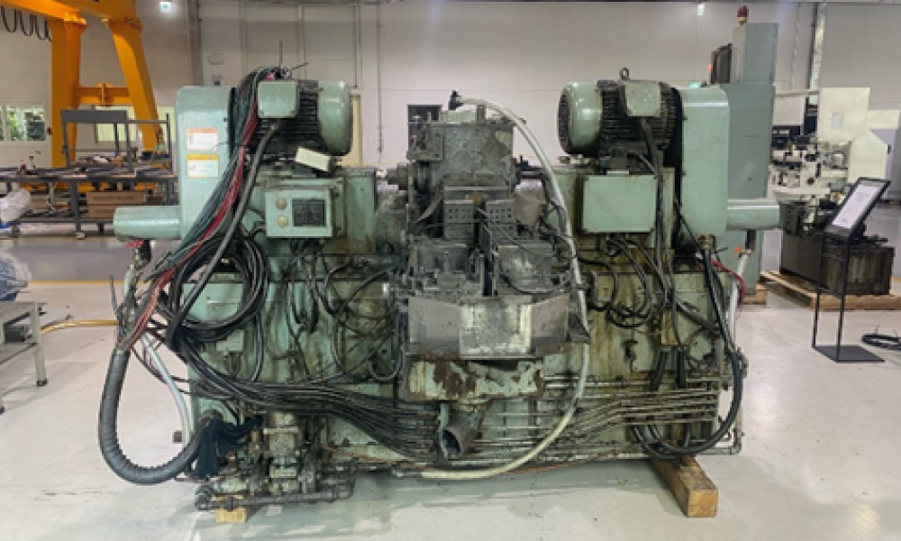 Before Retrofit of a Japanese Horizontal Double-Disc Grinding Machine ⓒ ORSKOREA 오알에스코리아