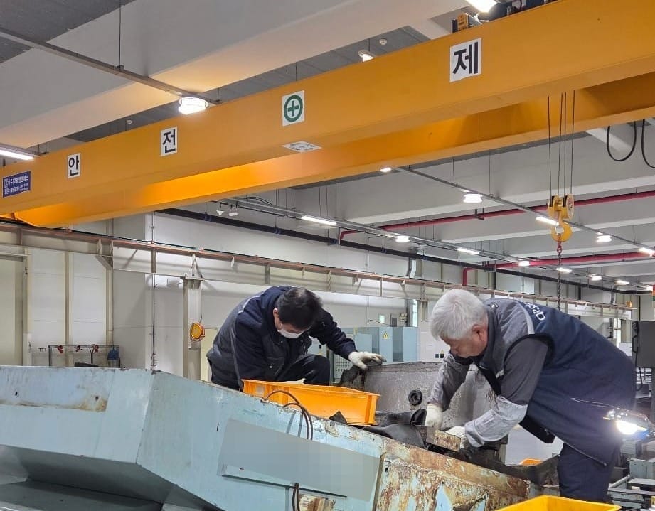 ORSKOREA mechanical engineers at work | 작업 중인 오알에스코리아 기계 엔지니어 ⓒ ORSKOREA 오알에스코리아