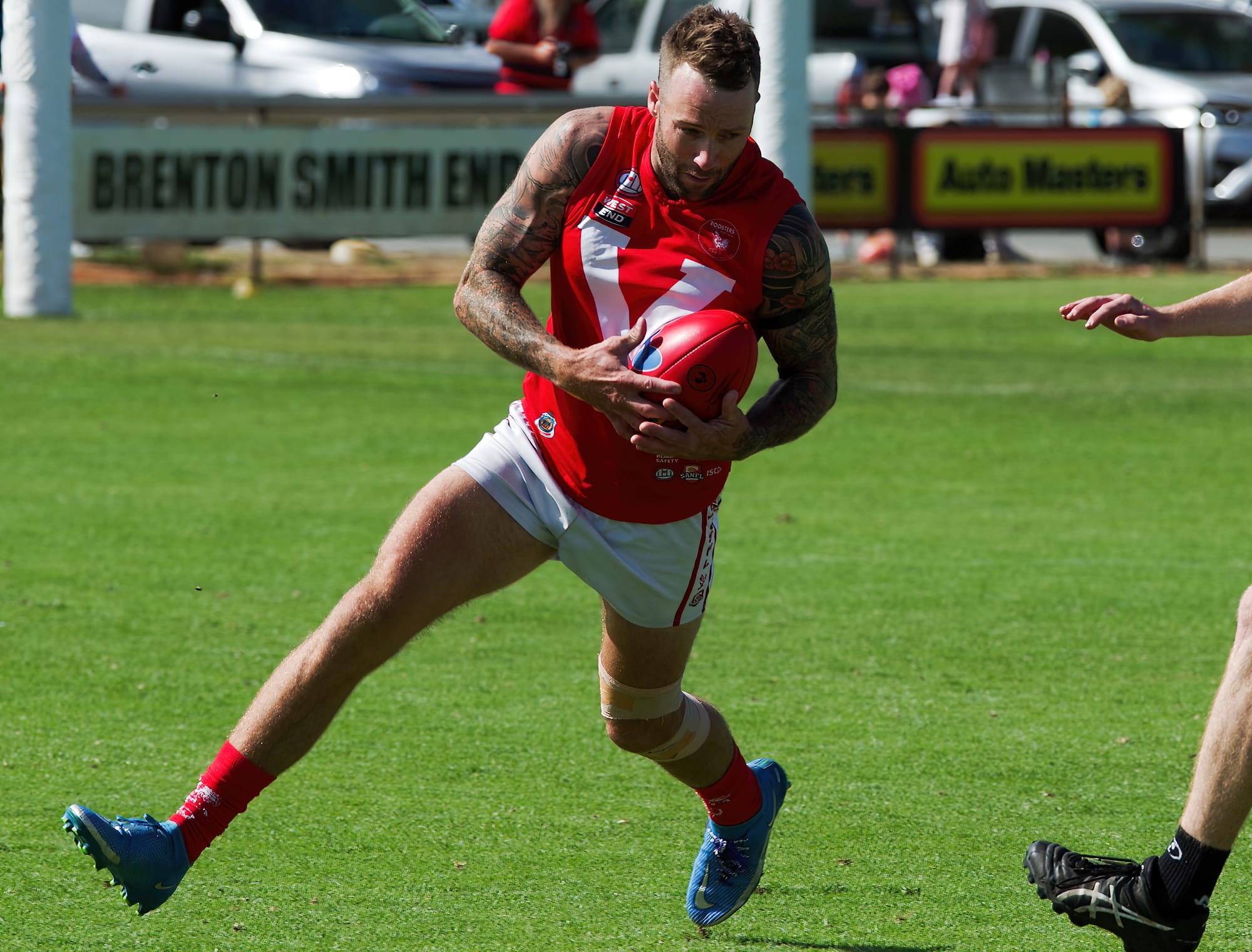 Simounds gets 10 as Roosters crush Magpies in round one of the Great Southern Football League competition