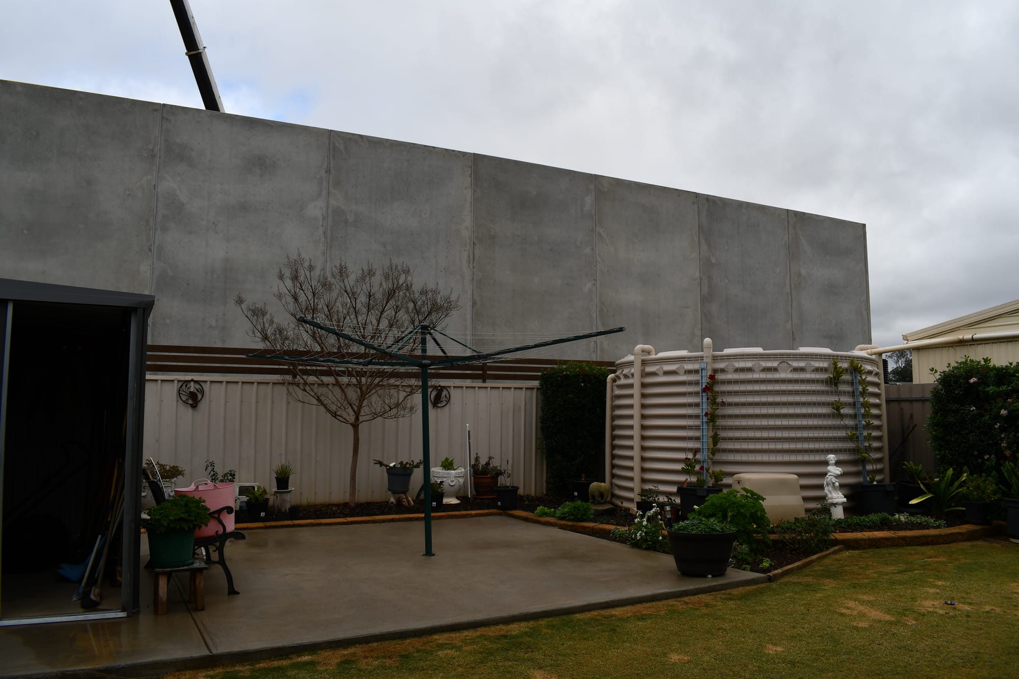 Strathalbyn street left ‘disappointed’ over concrete fence