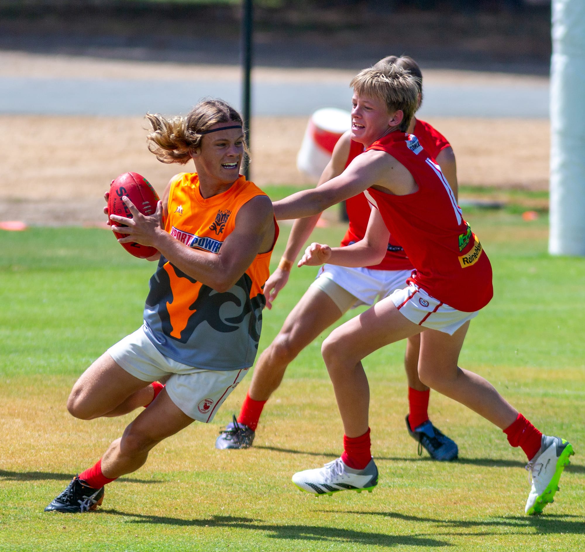 Footy legend honoured during game