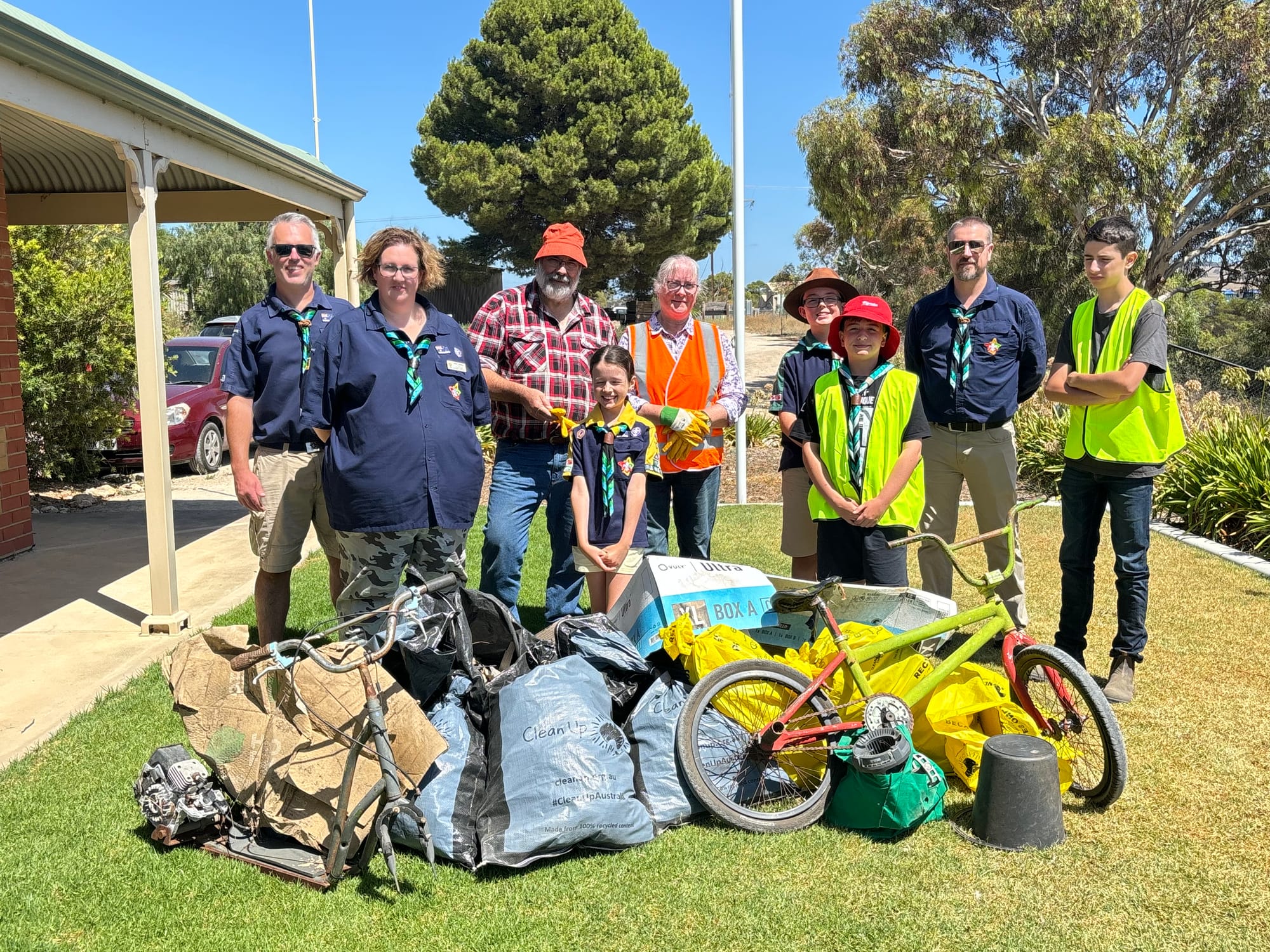 Volunteers clean up the Fleurieu region