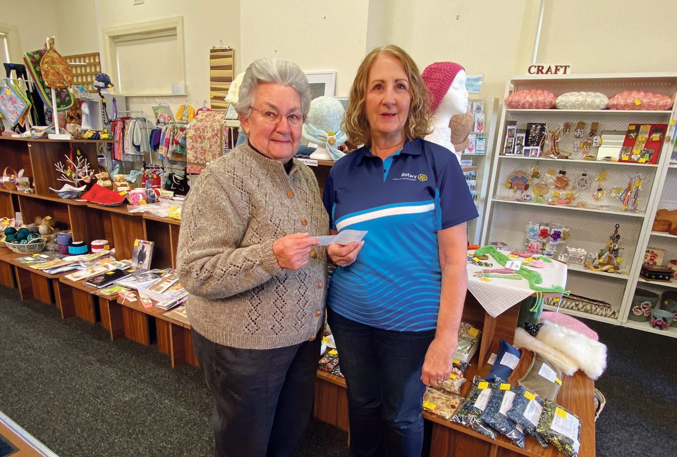 Strathalbyn craft group give heart-warming donation