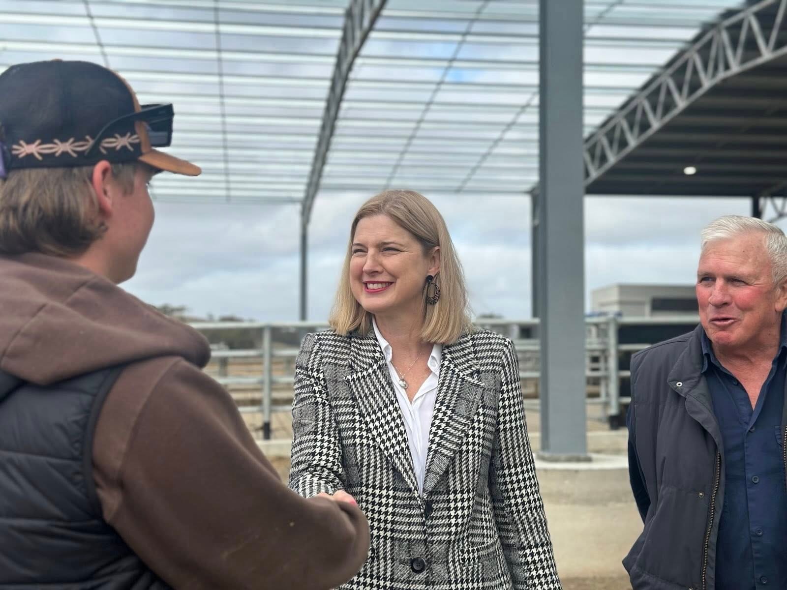Minister visits local farms to grasp drought reality