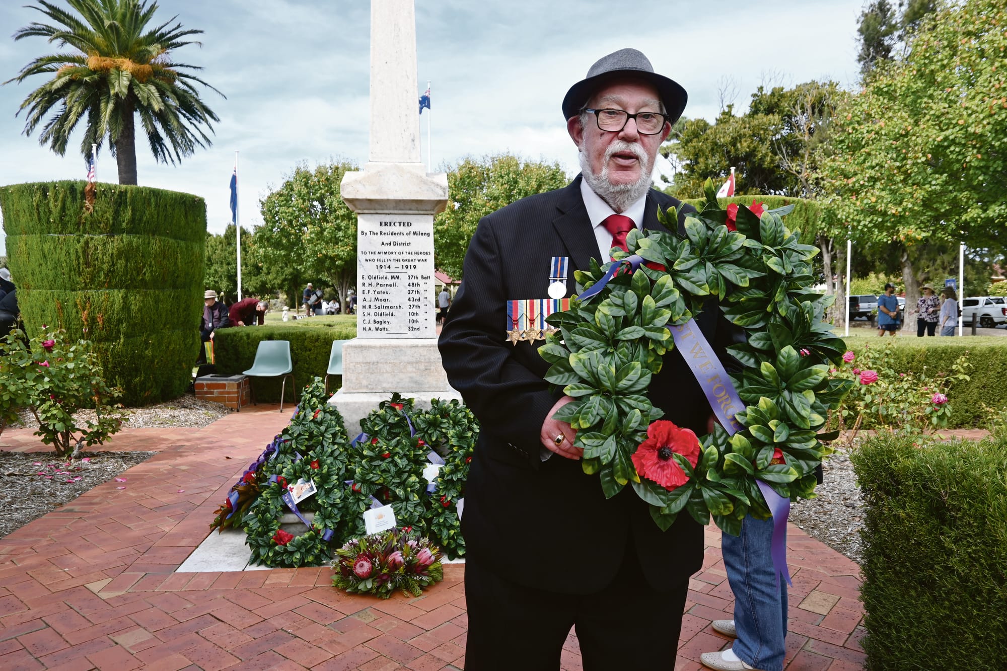 Milang community stops to remember