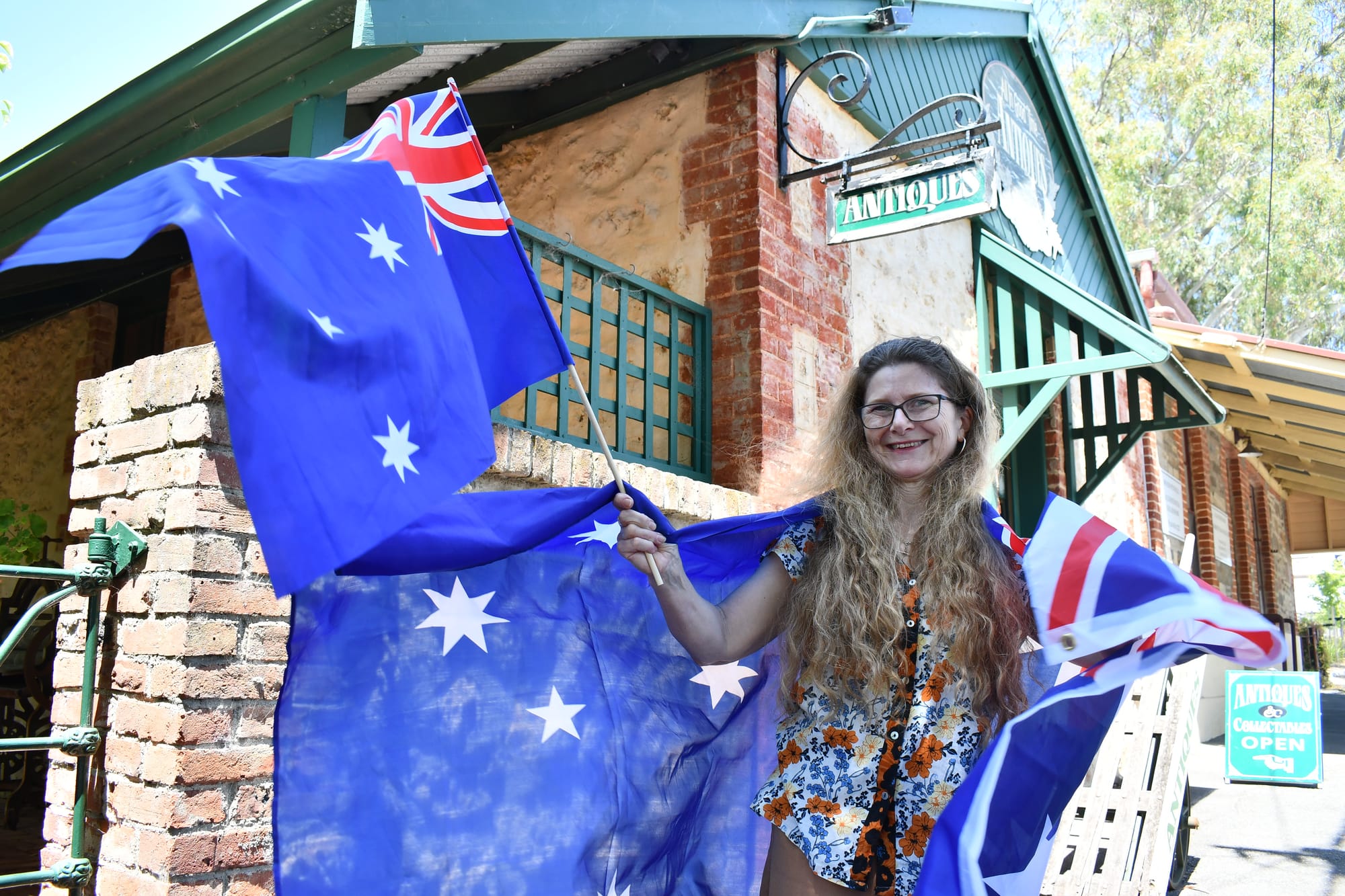 Linda flys Strathalbyn flag as region’s Citizen of the Year