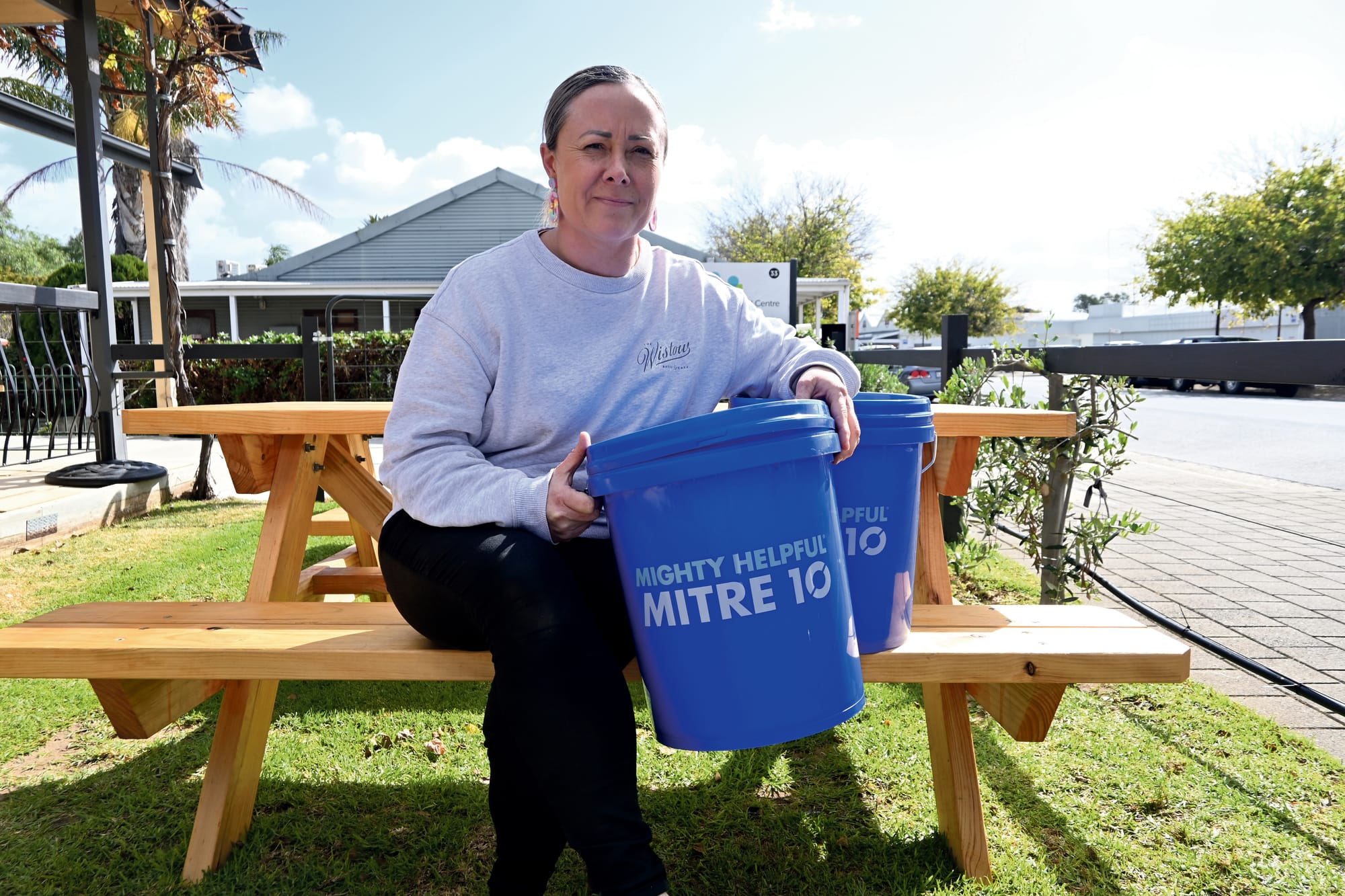 Strathalbyn businesses doing it for Dolly