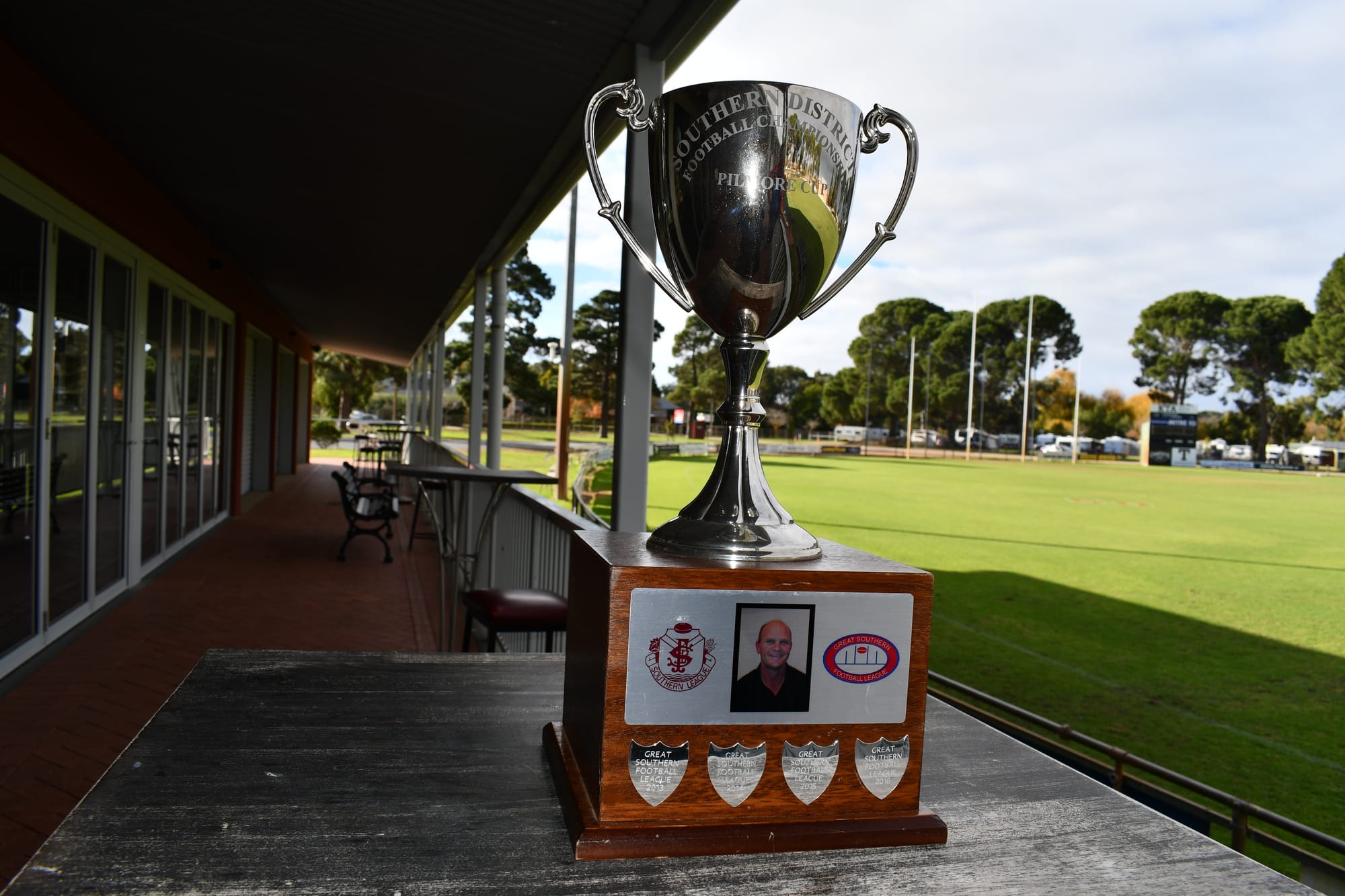 Final countdown for country showdown