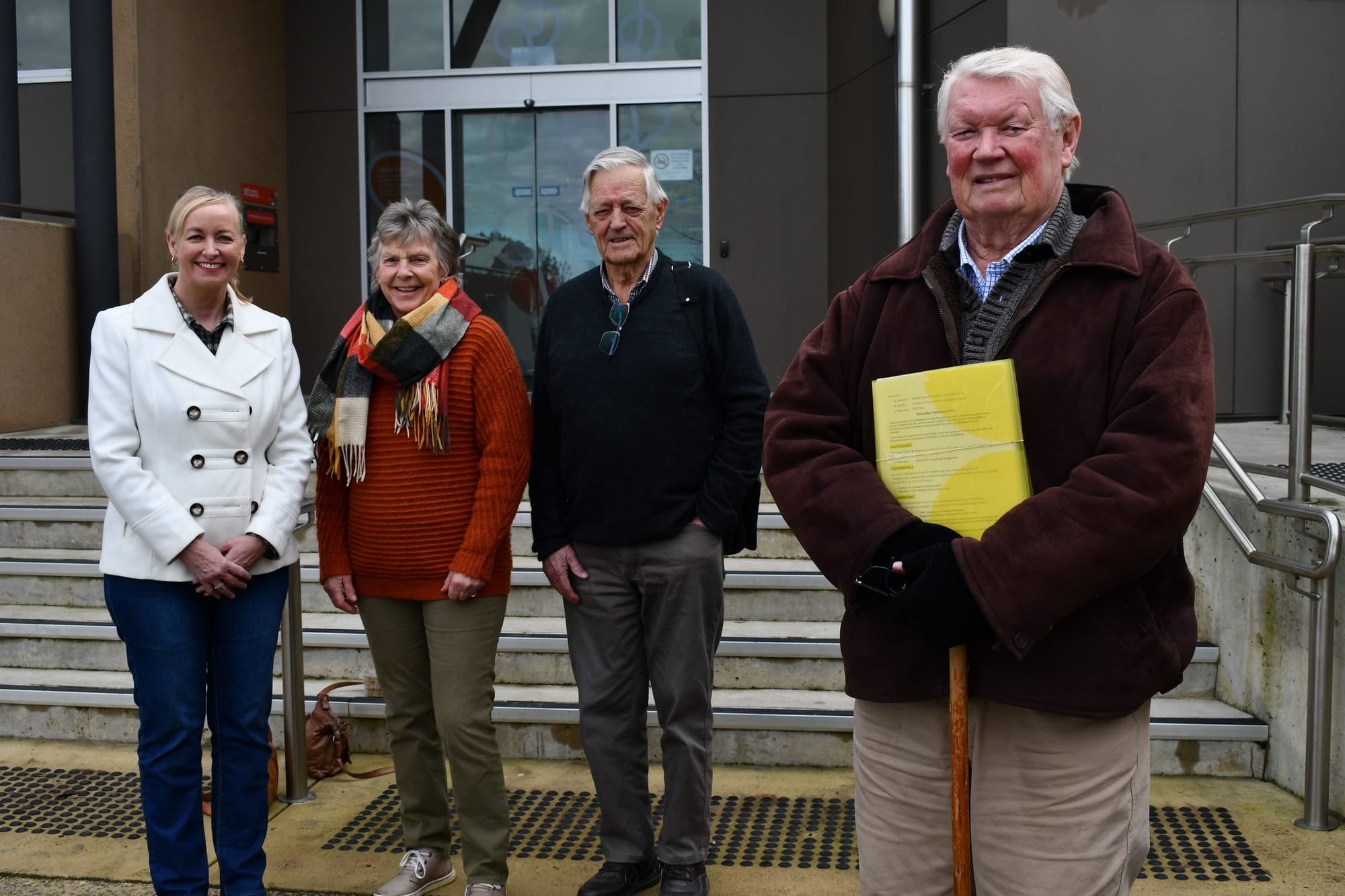 Council meets with committee on Strathalbyn pool extension
