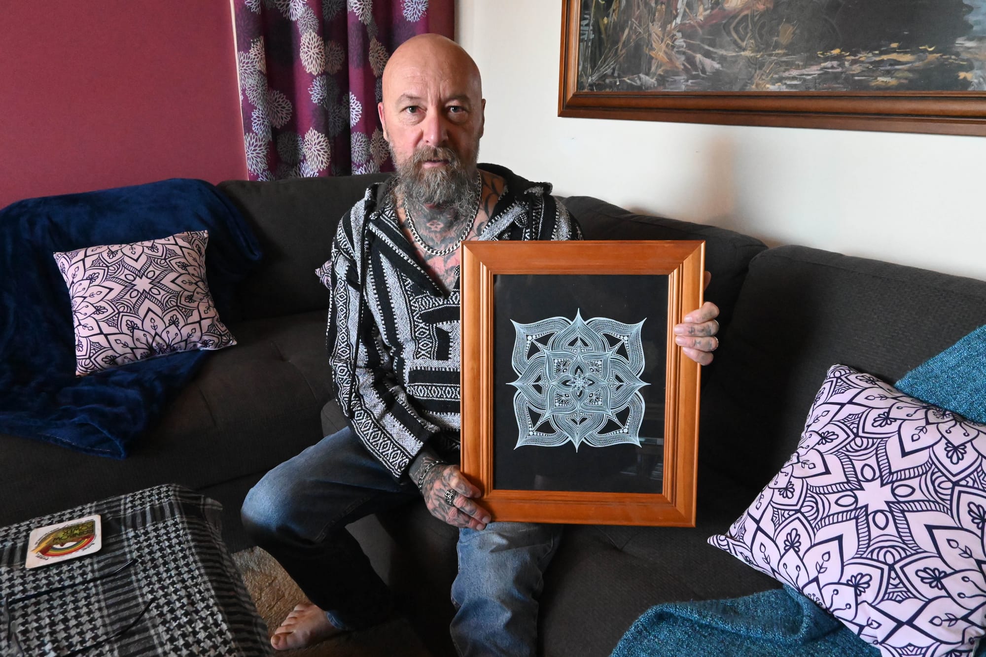 From bottle to brush: Strathalbyn recovering alcoholic painting a positive future