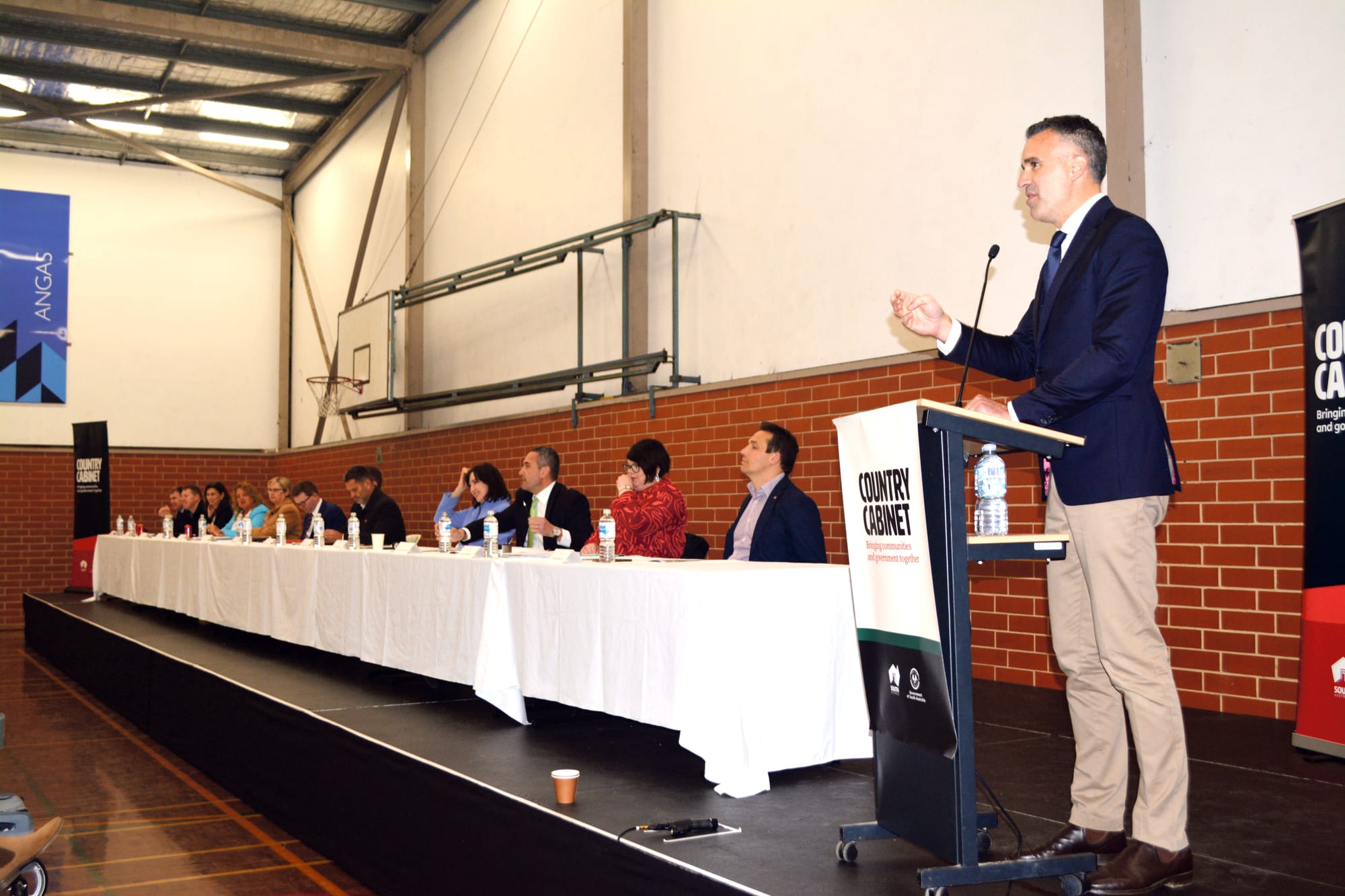 Country Cabinet heads to Encounter Bay