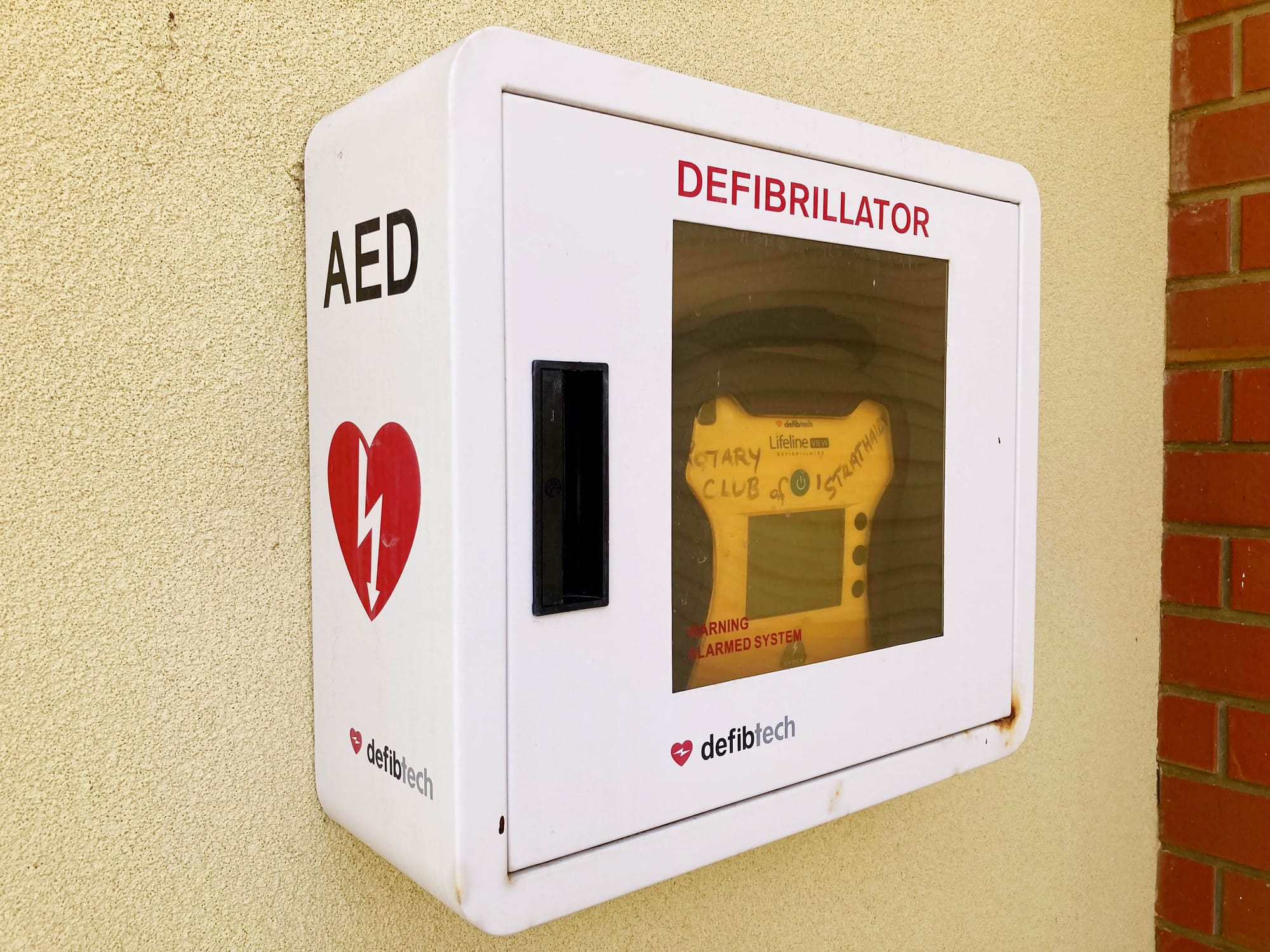 Strathalbyn family share lifesaving defibrillator knowledge