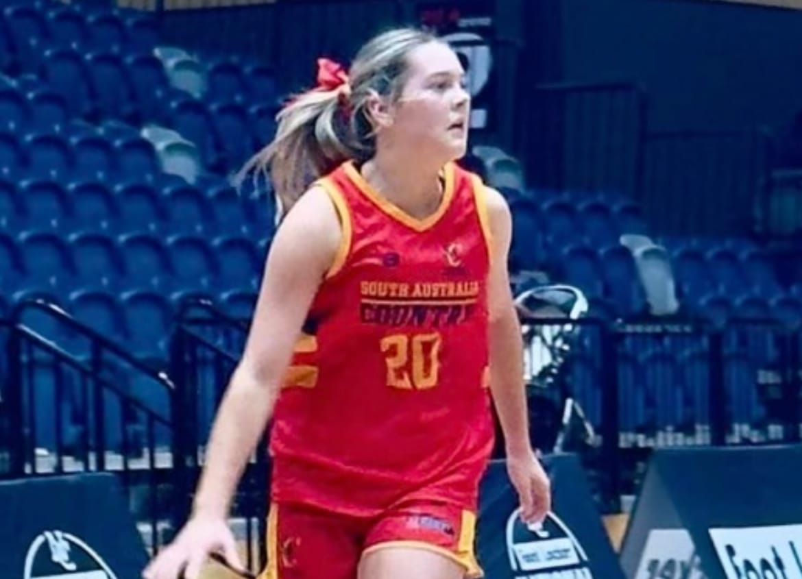 Daisy eyes green and gold