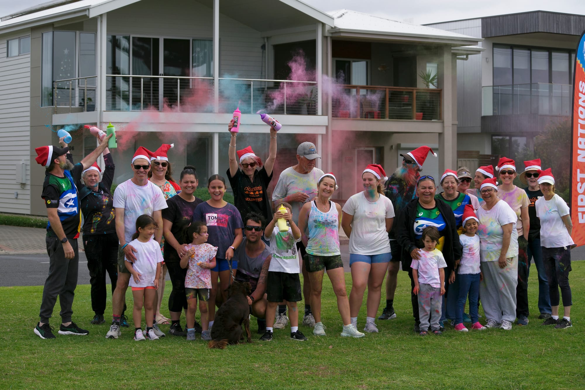 Goolwa bursts into colour for IMF Christmas run