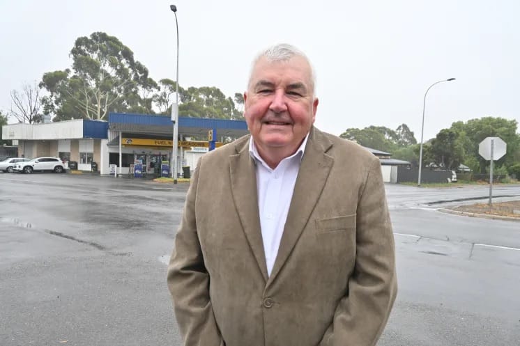 Mayor announces his candidacy