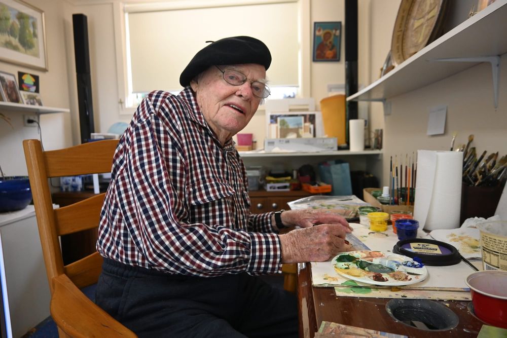 Famous Strathalbyn painter celebrates 90th birthday post image