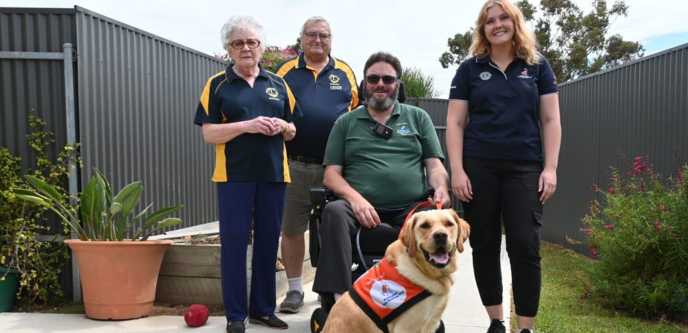 Hearing dog ‘Zorb’ gives Goolwa man a new leash on life post image