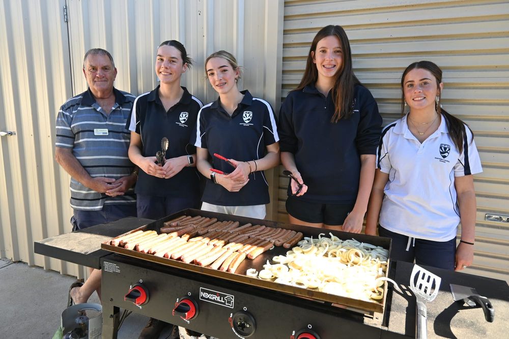 Students serve up community feast post image