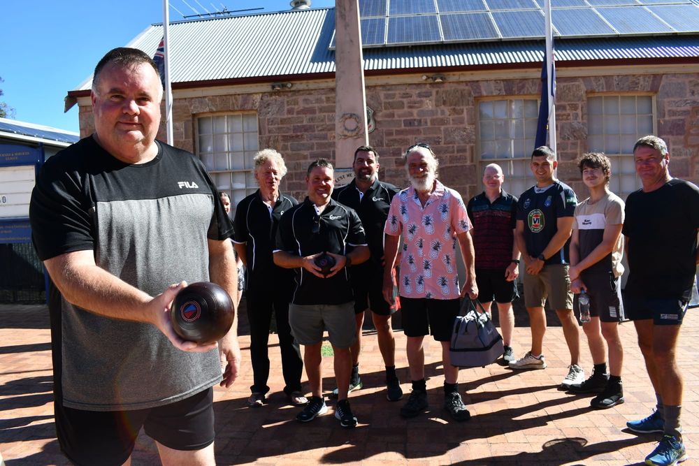 Local bowlers soldier-on fundraising trek post image