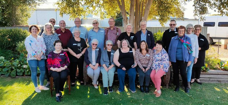 Bartlett family reunites in Strathalbyn post image