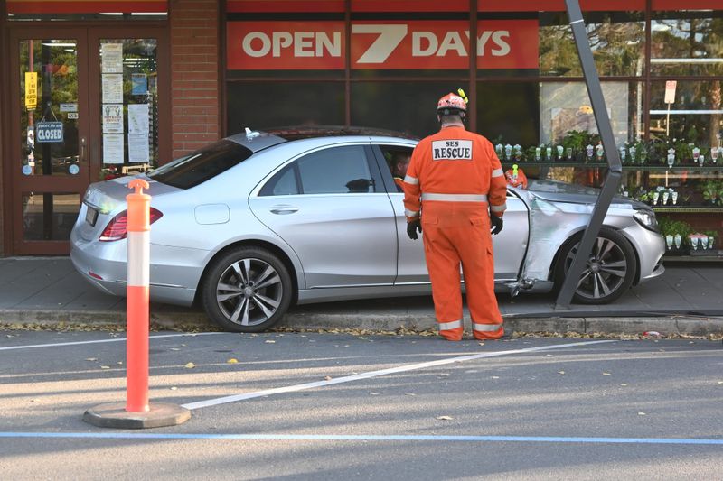 Car ploughs into Strathalbyn Browse In and $ave posts when attempting to park post image