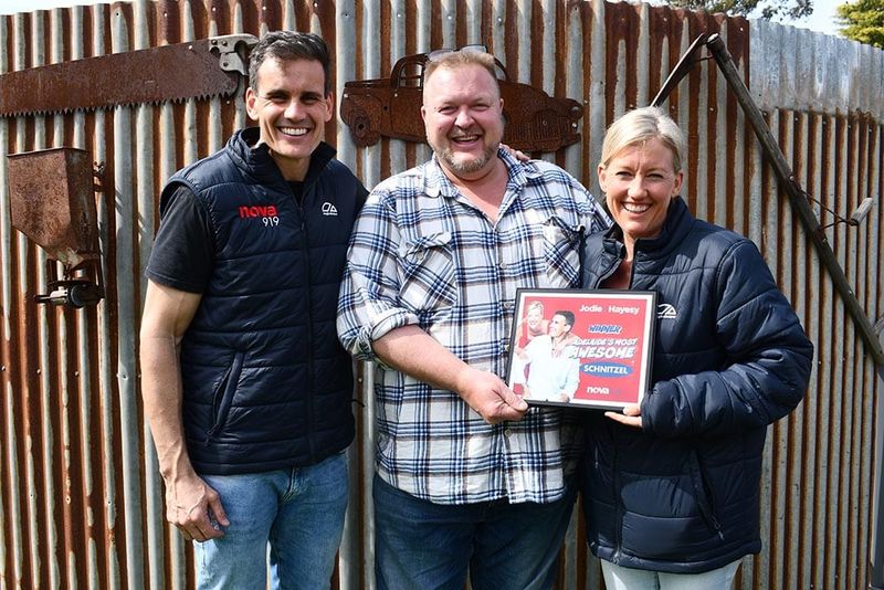 Macclesfield Hotel wins Nova 919’s best schnitzel competition post image