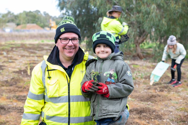 TREEMENDOUS EFFORT: Mount Barker community branches out during national planting day post image